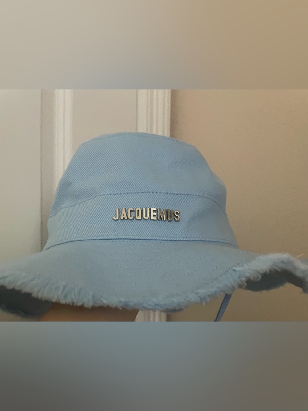 Jacquemus Powder Blue Frayed-Edge Bucket Hat with Chin Cord - Picture 4 of 5